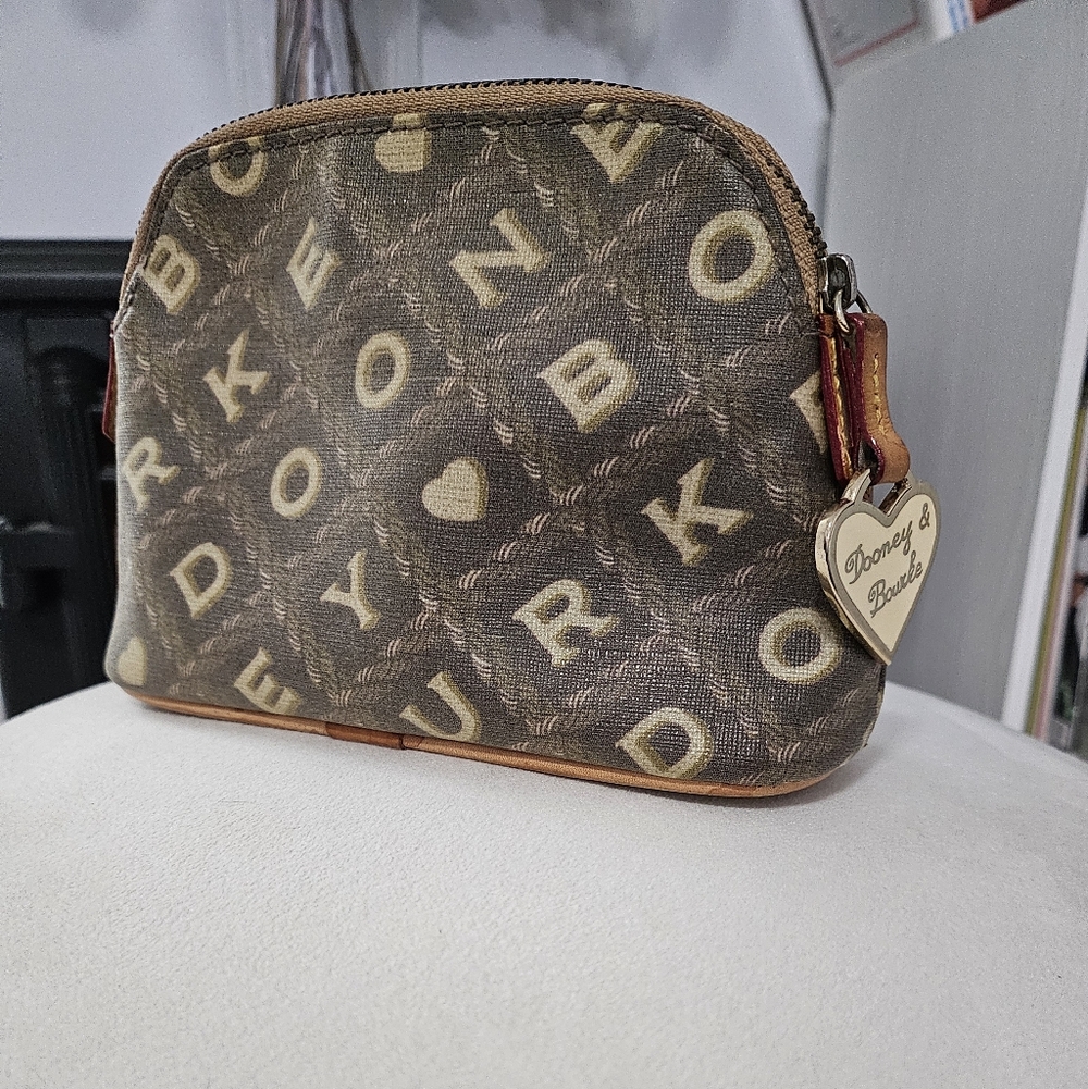 🚫❌️ SOLD!Dooney & Bourke Brown Monogram Makeup Cosmetic Accessory Bag